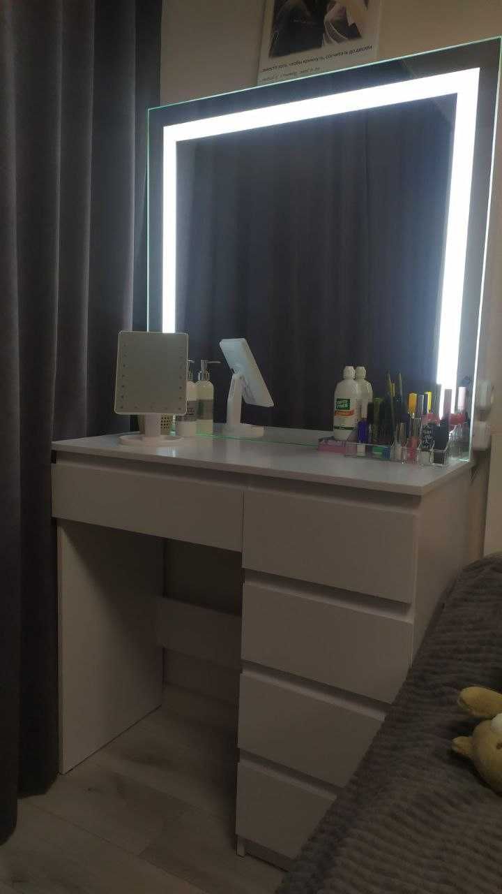 Макияжное визажное зеркало стол бровиста туалетный гримерный лампочкам