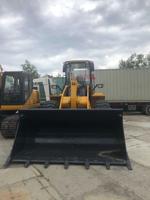 Фронтальний навантажуач LiuGong