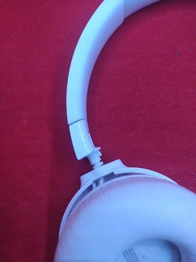 słuchawki bezprzewodowe nauszne jbl tune 670nc biała kolorystyka bt