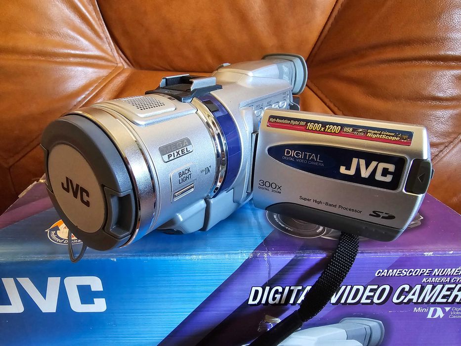 Цифрова відеокамера miniDV JVC GR-DV500 (комплект), колекційний стан