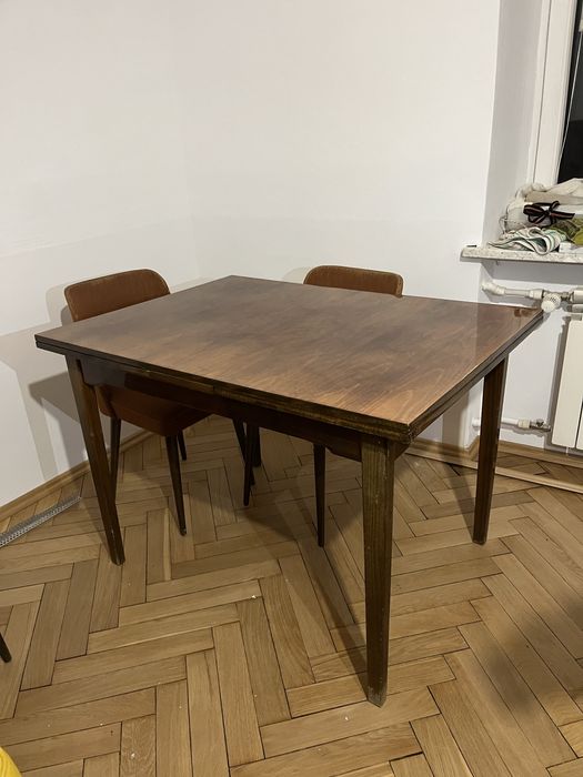 Drewniany stół rozkładany