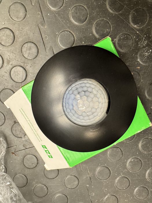 Sufitowy czujnik ruchu DR-06 B czarny