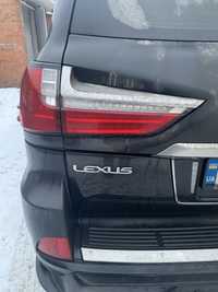 Задні фонарі на Lexus LX 570