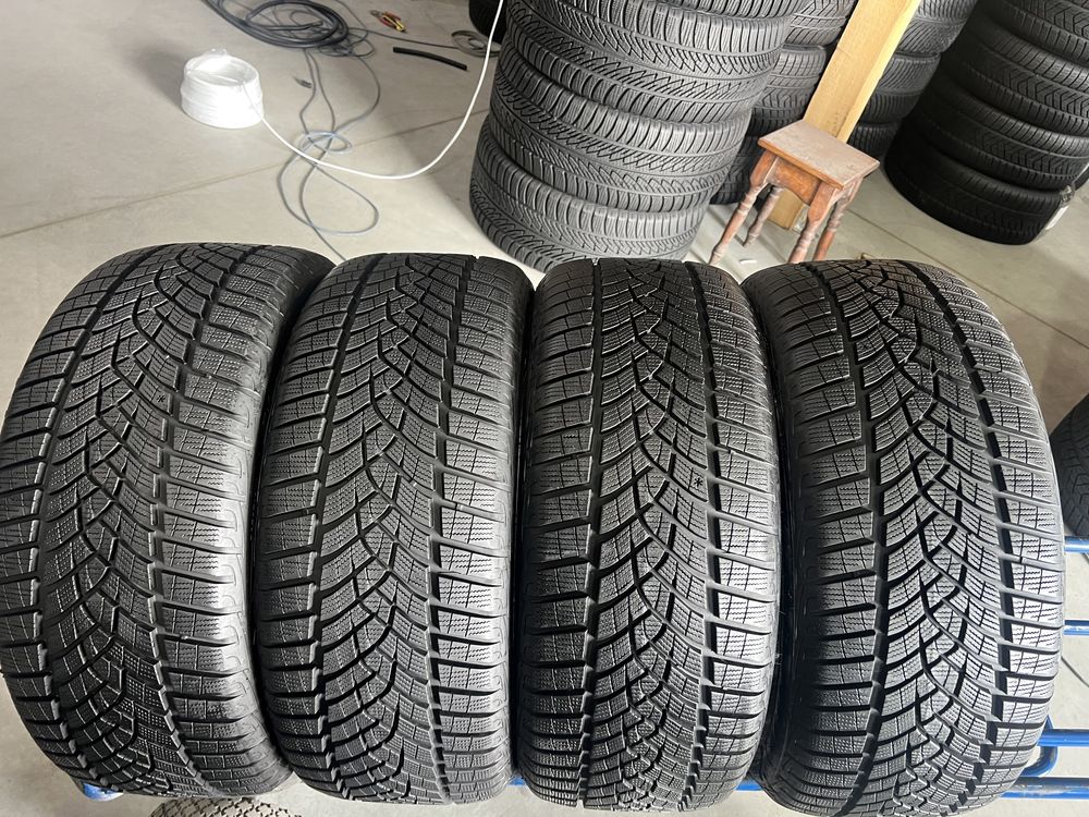 245/45/18 R18 Goodyear Ultra Grip Performance GEN1 4шт зима