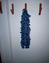 Cachecol azul tricotado com bolinhas Vintage