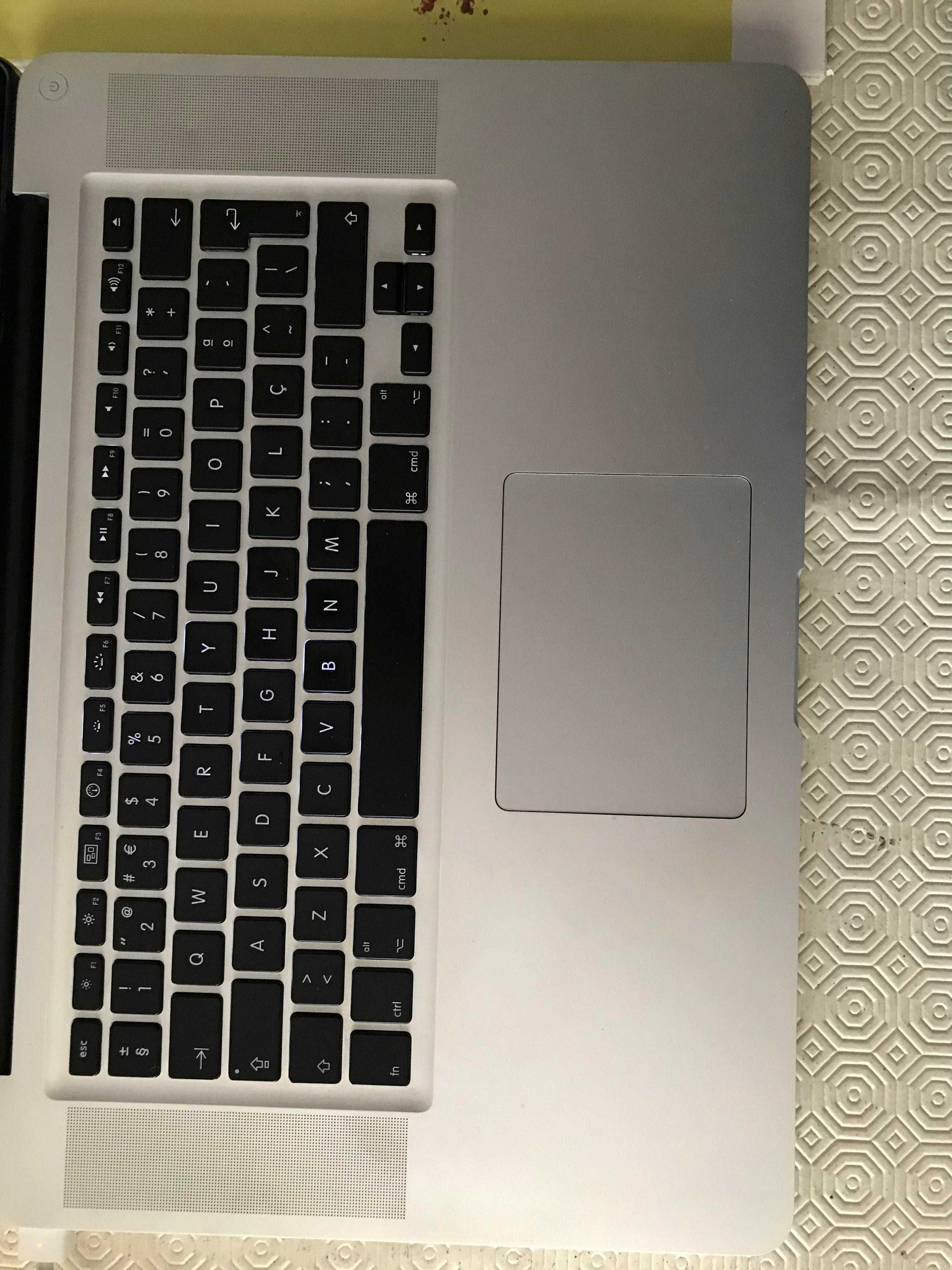 Portátil MacBook Pro 15"