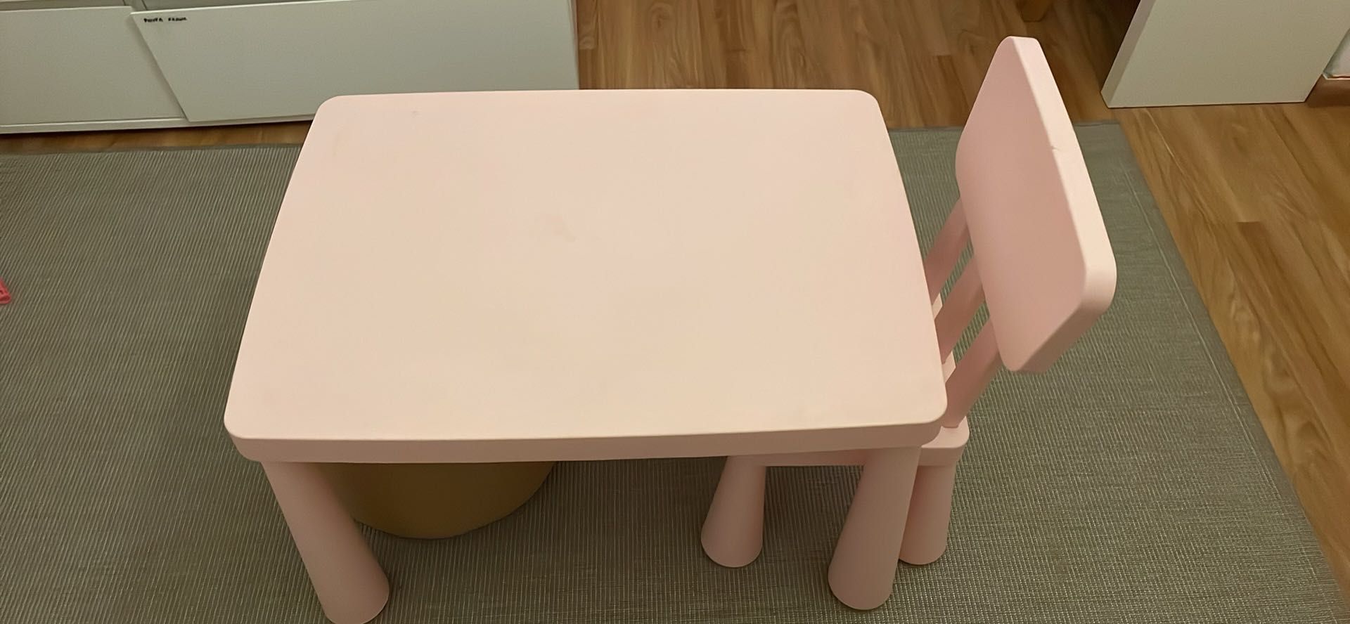 Conjunto mesa e cadeira de crianca