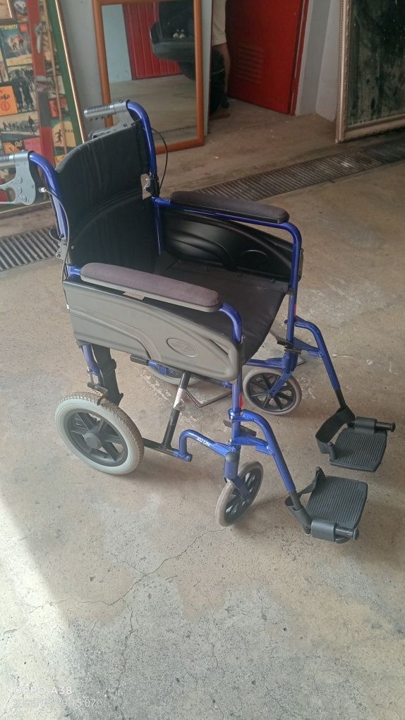 Cadeira de rodas em ótimo estado