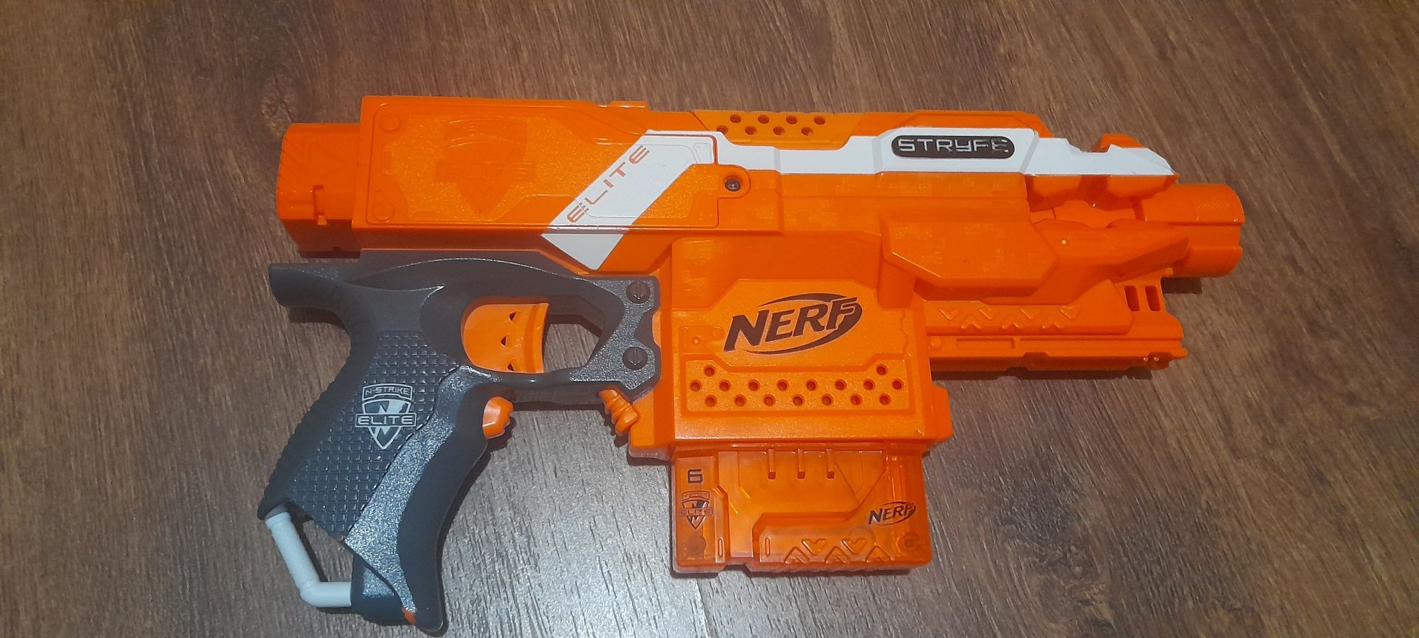 Бластери Nerf різні