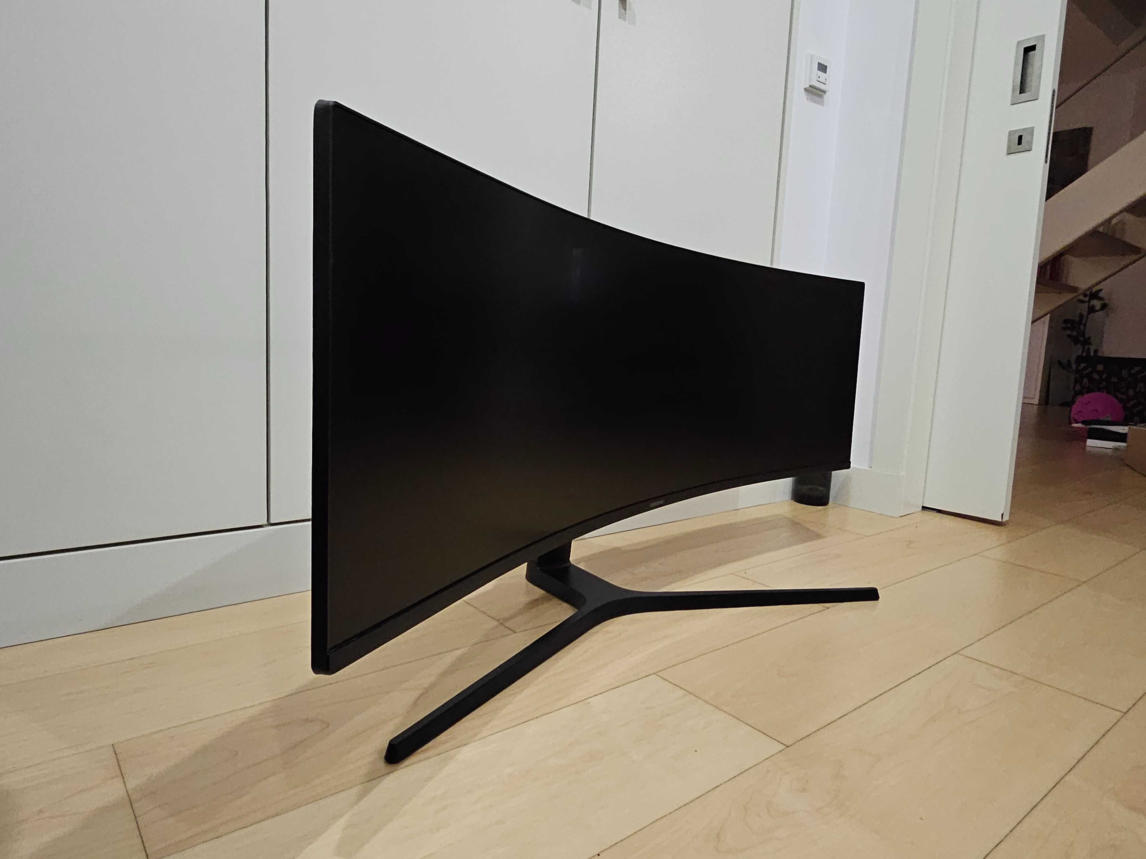 Monitor Samsung Model Code: LC49J890DKUXEN