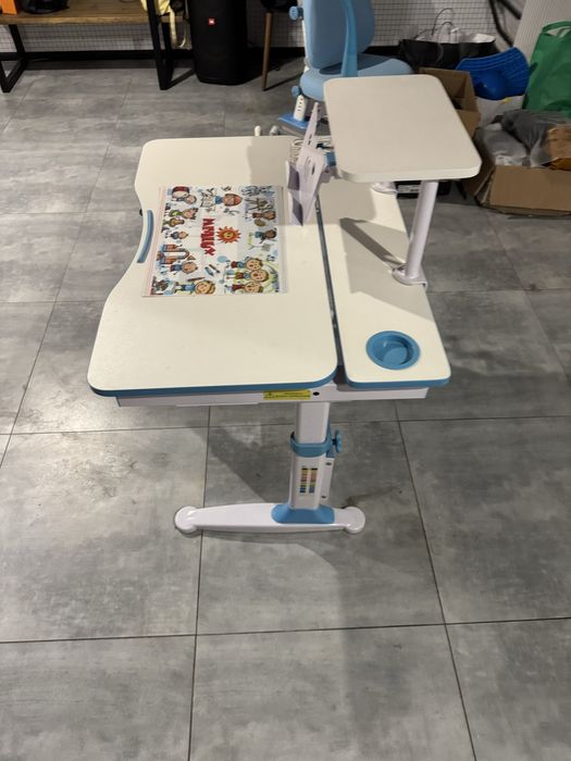 Продам дитячу парту з ортопедичним стільцем