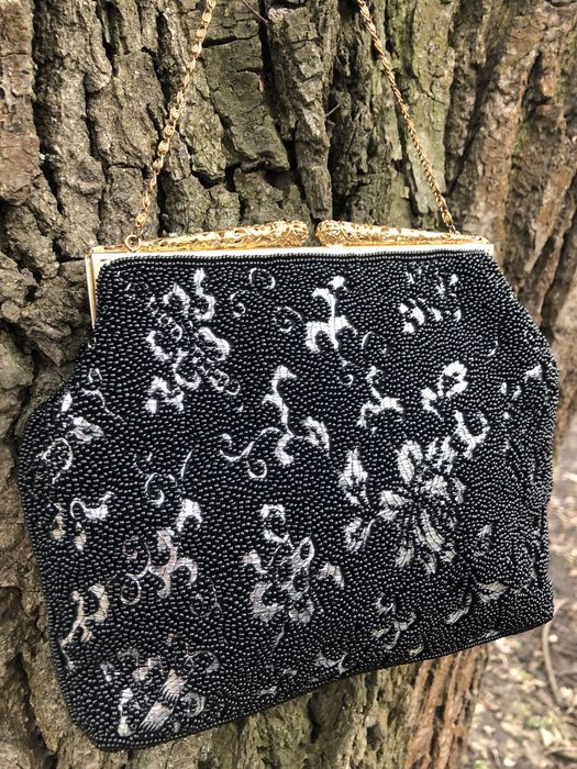 Винтажная сумочка расшитая бисером.