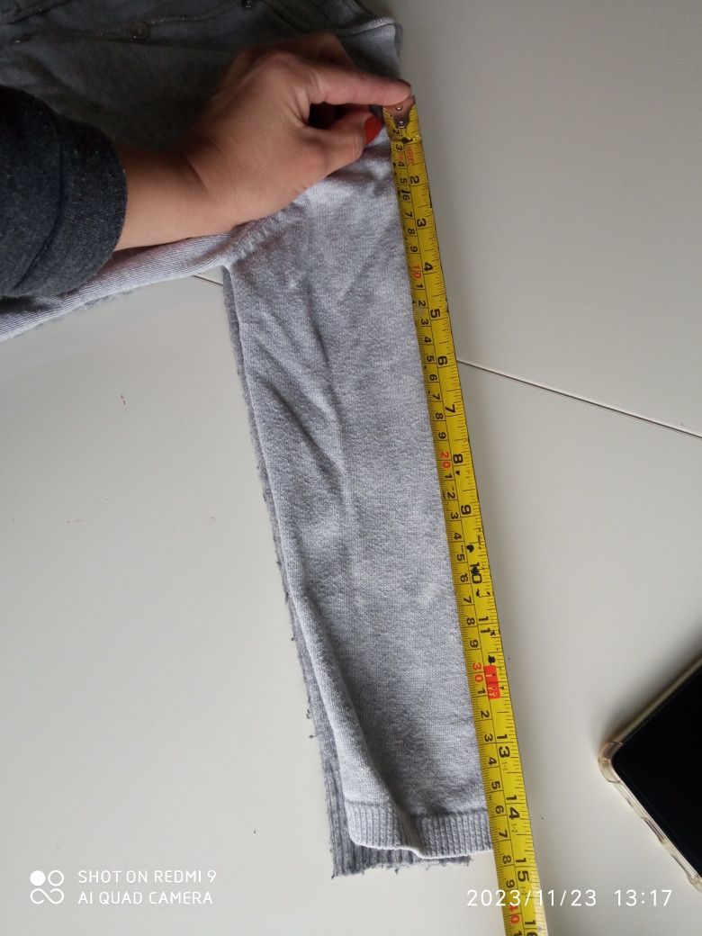 Sweterki dziewczęce szare na guziki