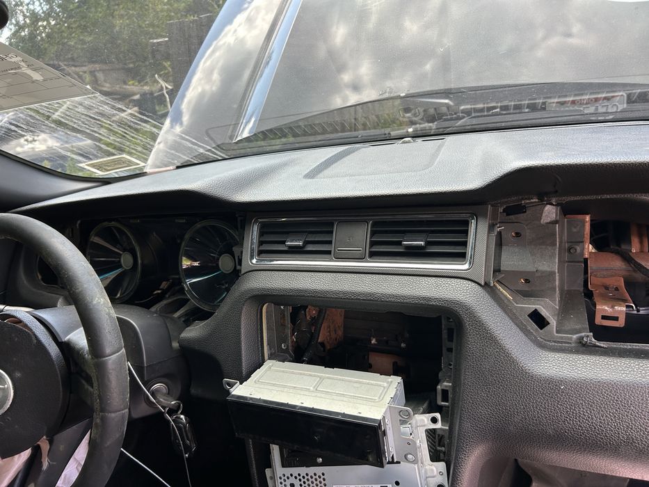 Ford mustang V 10-14 deska rozdzielcza konsola kokpit