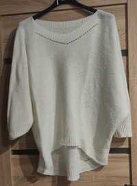 Śmietankowy sweterek damski