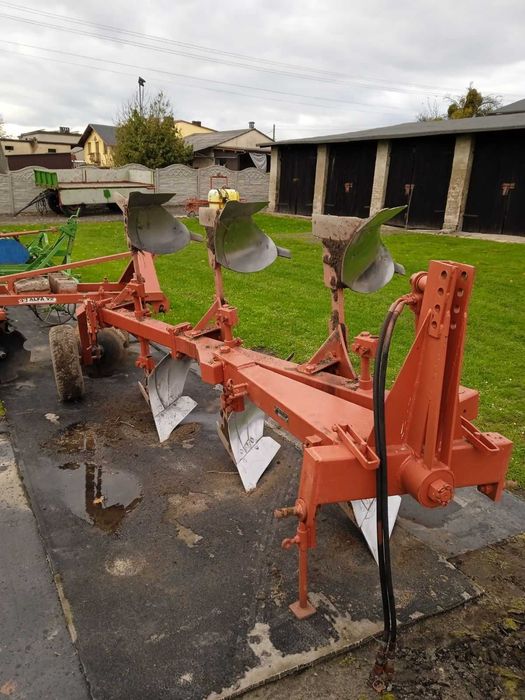 Pług 3 skibowy obrotowy