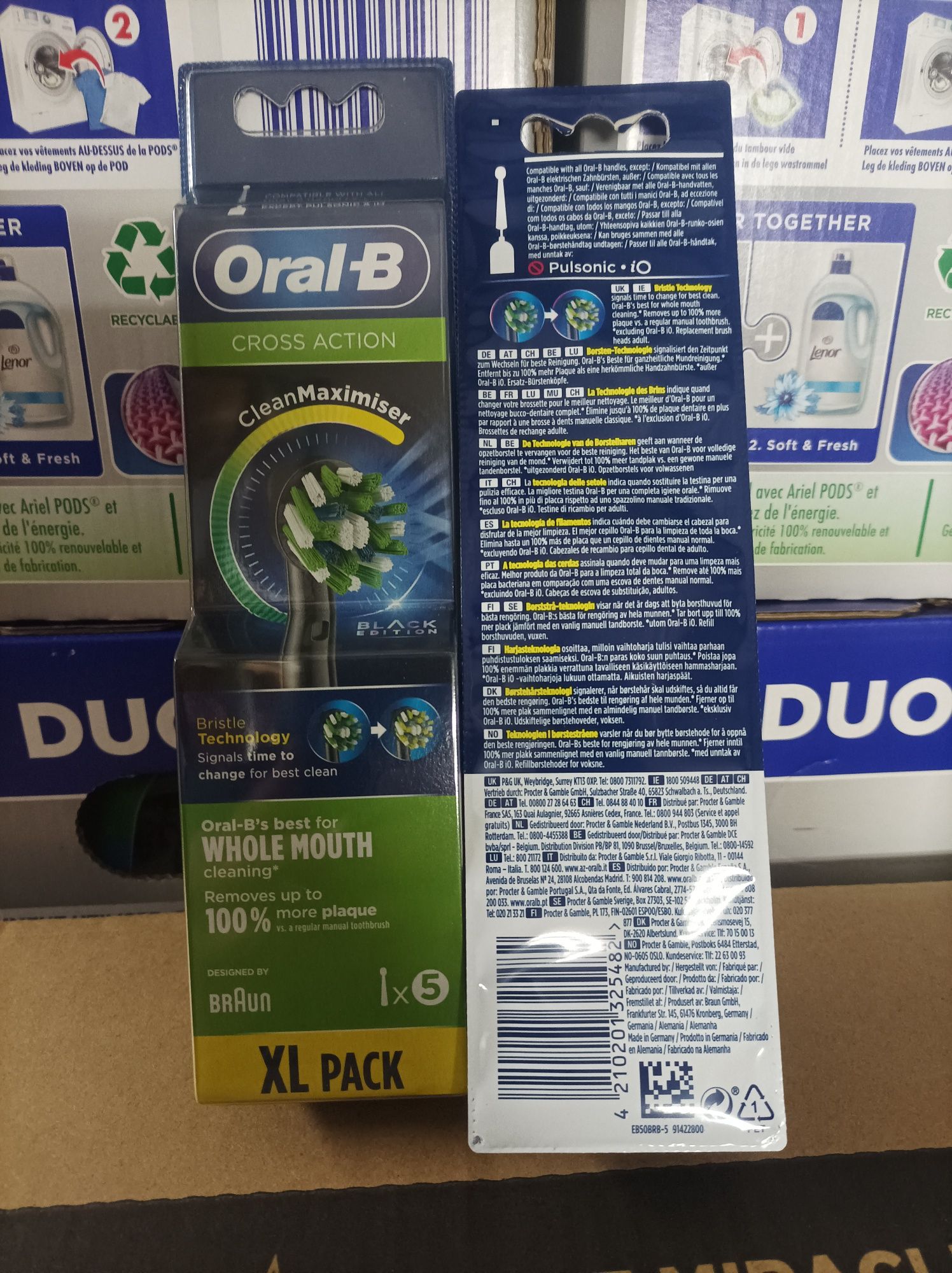 Зубна електрощітка Oral-b+2насадки+зарядний пристрій.