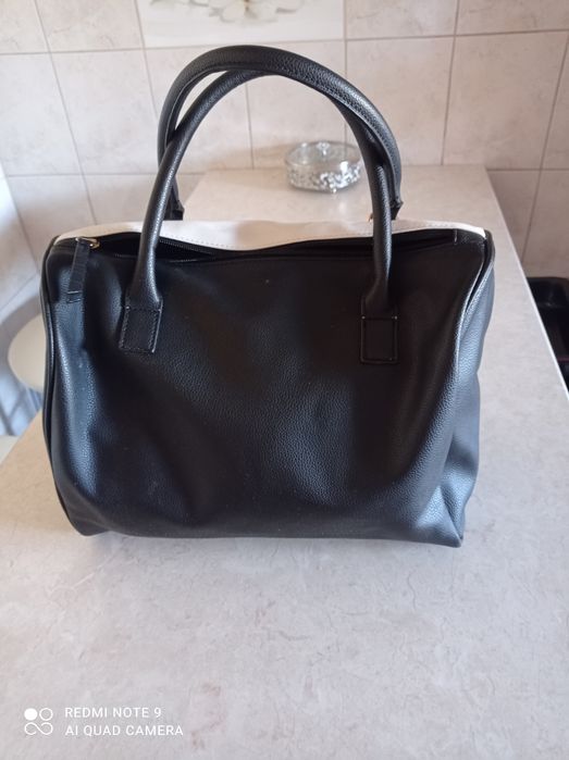 Jak nowa torebka Lipsy London kuferek