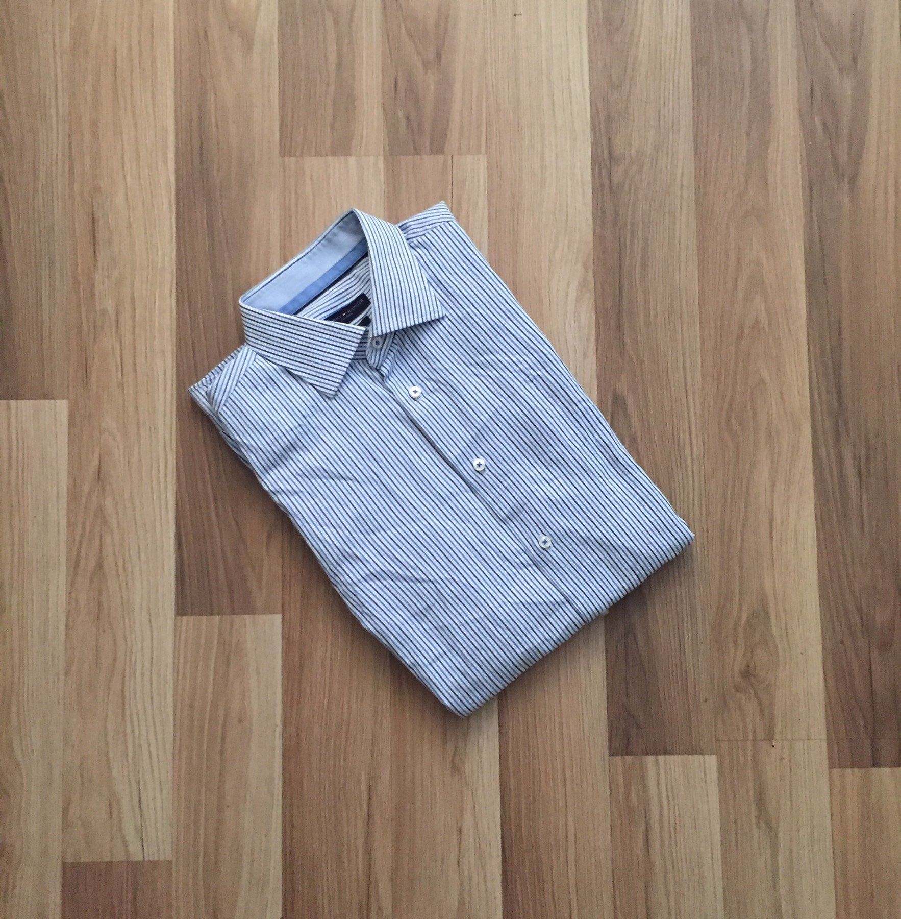 Продам супер крутую мужскую рубашку Tommy HILFIGER оригинал