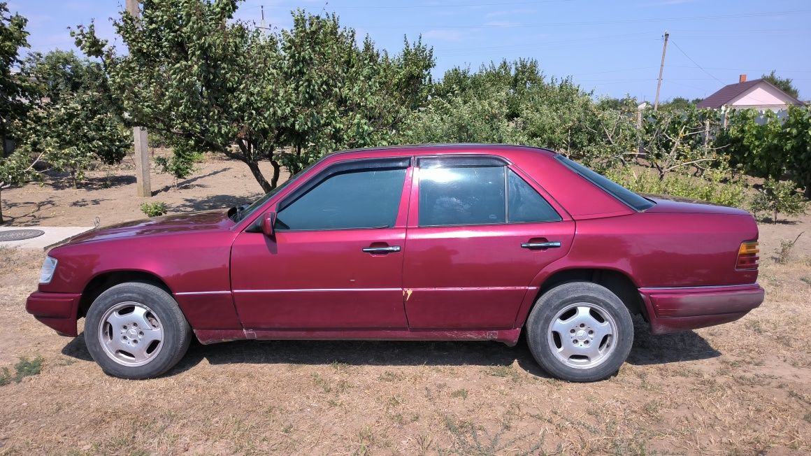 Продам MERCEDES W 124