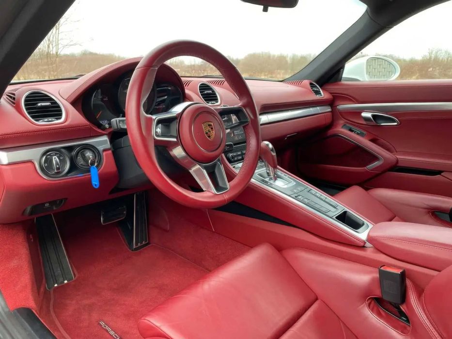 Porsche Cayman      2018
