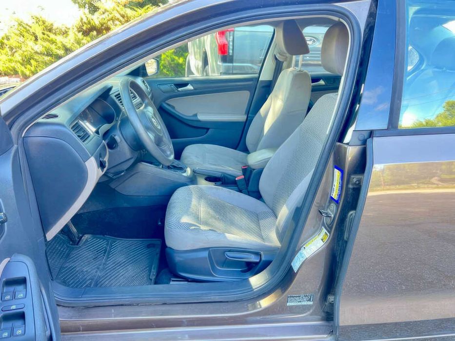 Volkswagen Jetta S      2014