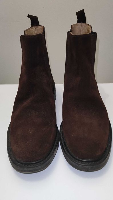 Bota de homem em pele