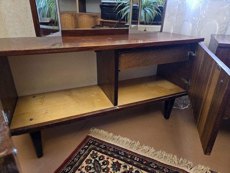 Продам трильяж (радянський туалетний столик із дзеркалом)