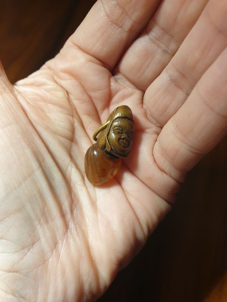 Amuletos antigos, usados em bom estado.