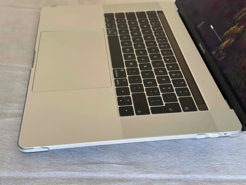 Apple MacBook Pro 15'' 2018 16GB Ram 512GB SSD i7 2,6Ghz