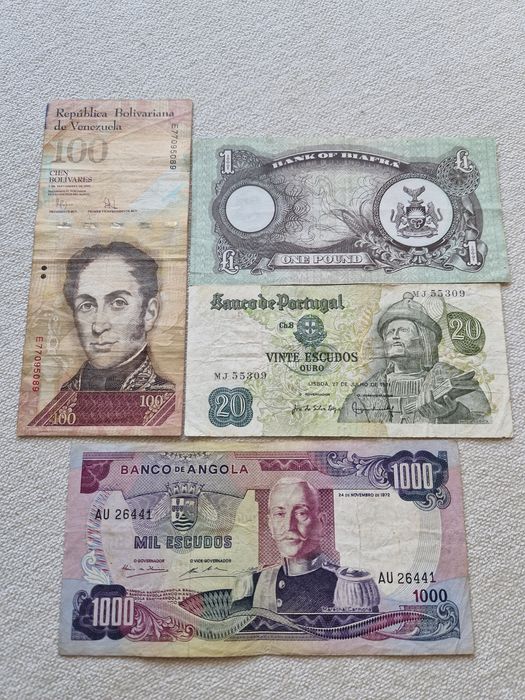 Lote de 4 notas de varios paises.