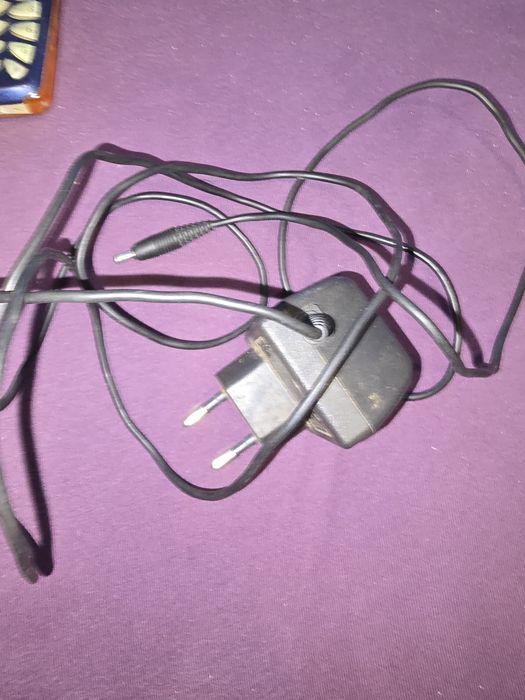 Sprzedam pierwszy kolorowy  telefon nokia  3510i z ładowarką