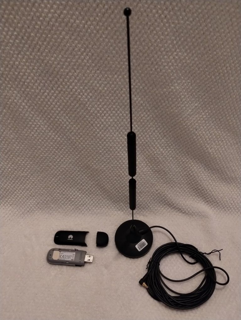 Modem Huawei E3131 z anteną na podstawie magnetycznej