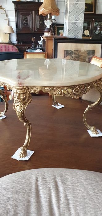 Stolik kawowy z mosiądzu i onyksu