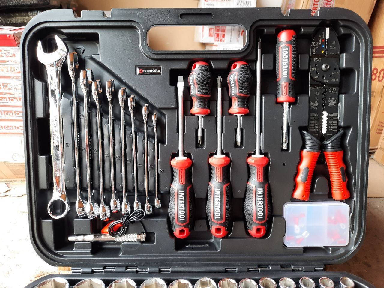 Набір  інструментів, головок 1/2", 1/4", 100од Cr-V  INTERTOOL ET-8100