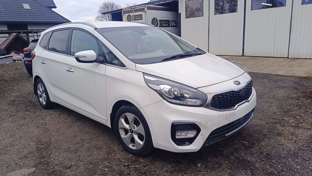 Kia Carens Navi Climatronic Lekko uszkodzony lewą stroną Airbaki OK