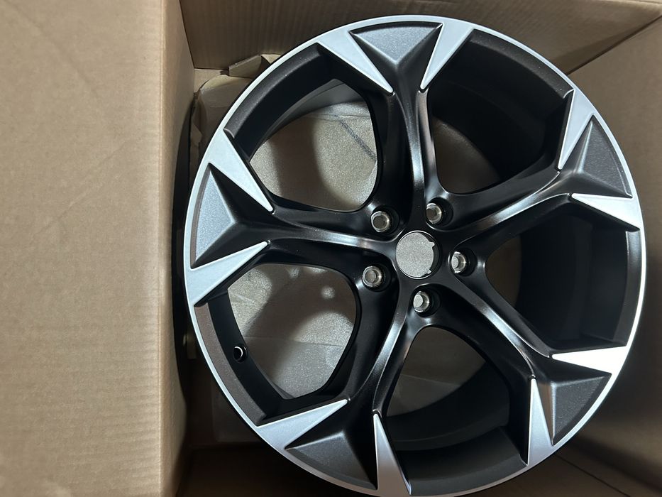 2 jantes novas originais Cupra Formentor dentro da caixa