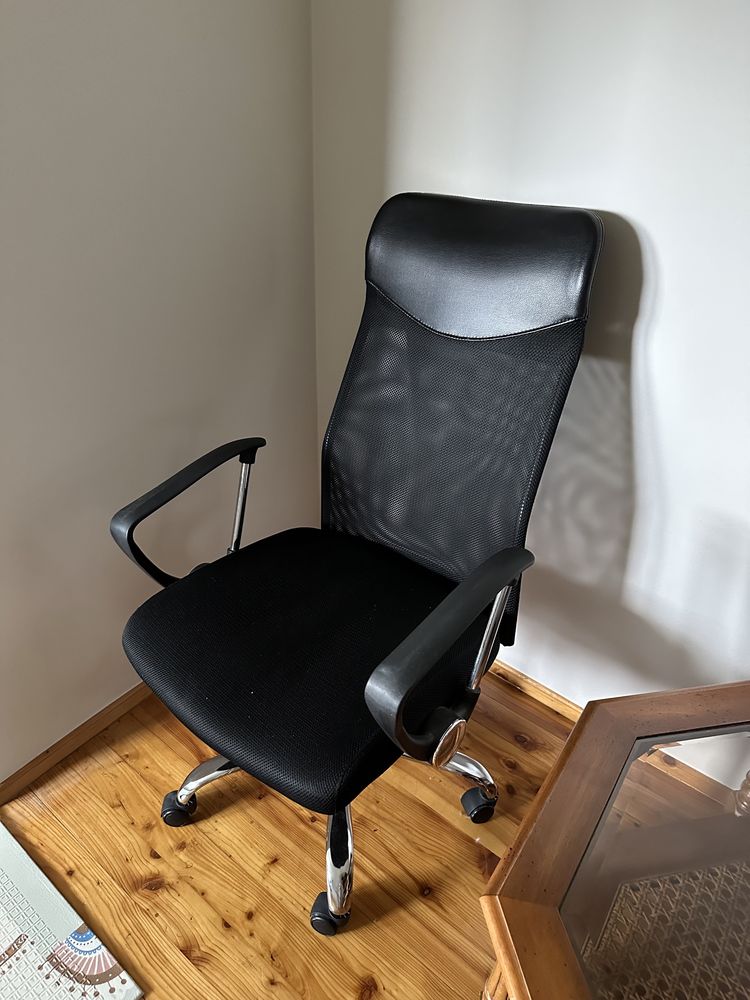 Fotel biurowy krzesło jysk czarne