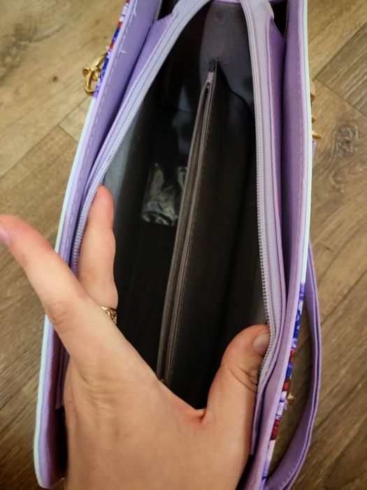 Дуже гарна оригінальна каркасна сумка фіолетова з квітами