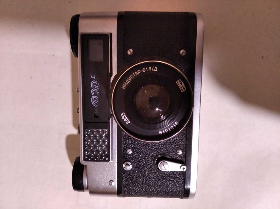 Фотоапарат ФЕД - 5 , та фотоспалах Електроніка  ФЕ в комплекті .