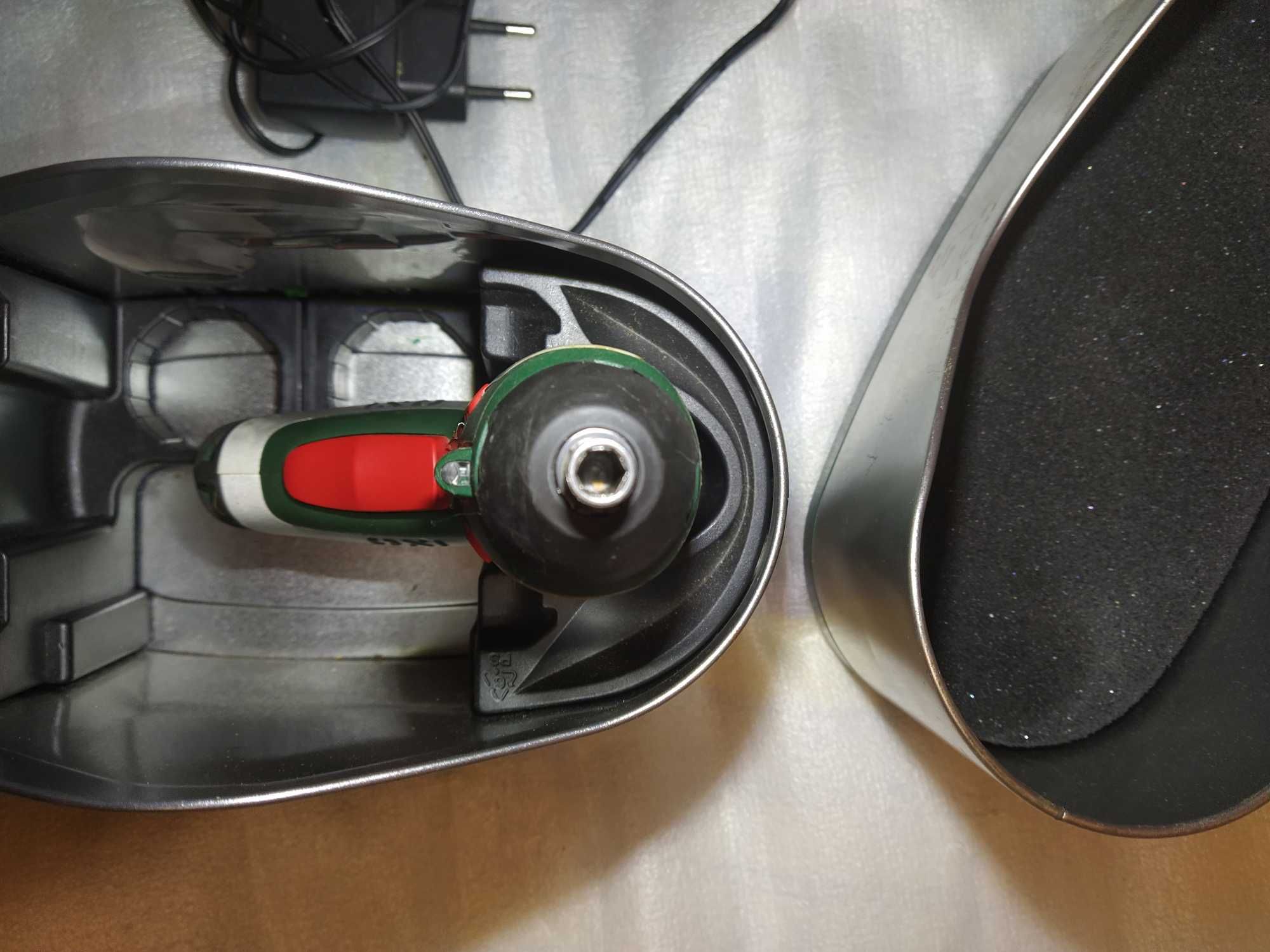 Аккумуляторный шуруповерт  BOSCH IXO