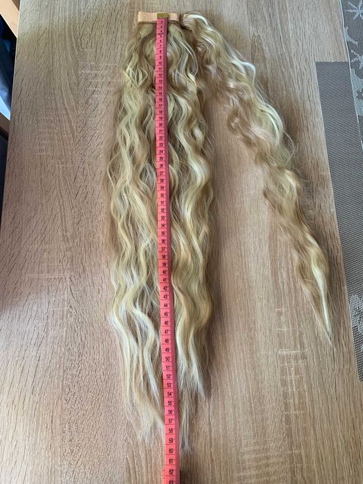 Doczepiany kucyk kręcony falisty pasemka ciemny jasny blond długi