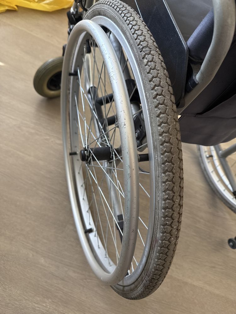 Wózek inwalidzki ręczny - Vitea Care
