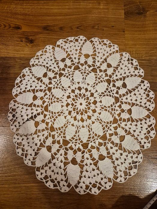 Serwetki ręcznie wykonane na szydełku