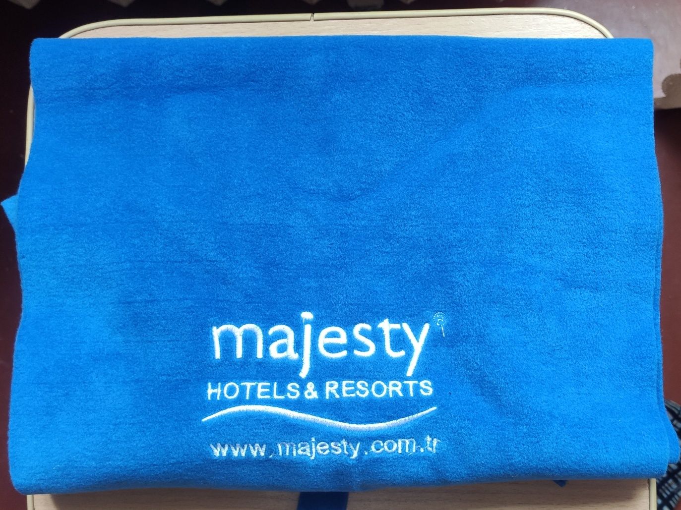 Шапка и шарф majesty