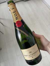 Бутылка Moet & Chandon