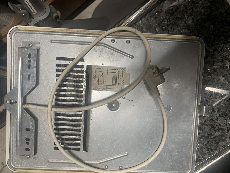 Grzejnik-termowentylator AEG.