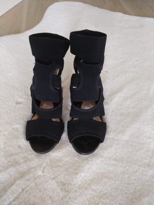 Sandálias tiras Zara