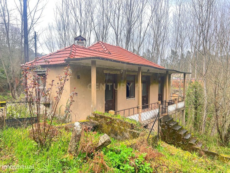 Moradia junto a rio, para recuperar e com projeto aprovado – Vilar, Sã