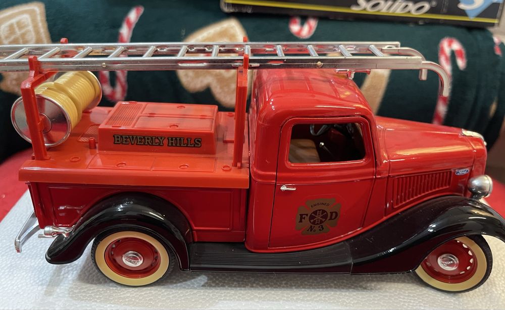Model kolekcjonerski Ford Pick Up